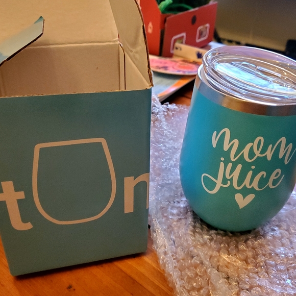 NEW in Box Tumbly Stainless Mom Juice Stemless Insulated Wineglass - Picture 2 of 3